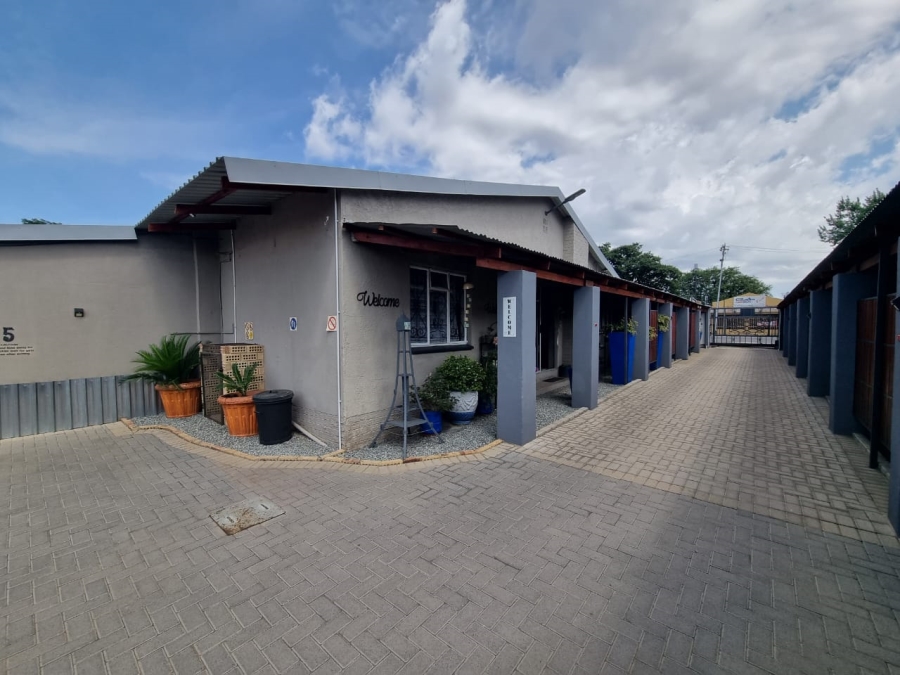 8 Bedroom Property for Sale in Parys Free State